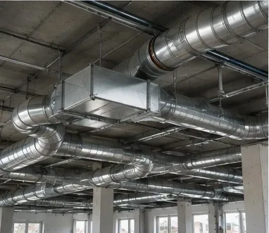 Verzweigte Lüftungskanäle unter einer Betondecke